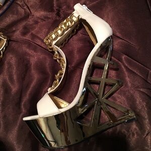 I’m looking for this type of heels 👠